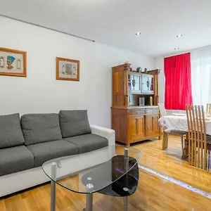 https://luxury-apartment-antonia-with-jacuzzi.splithotels.org
